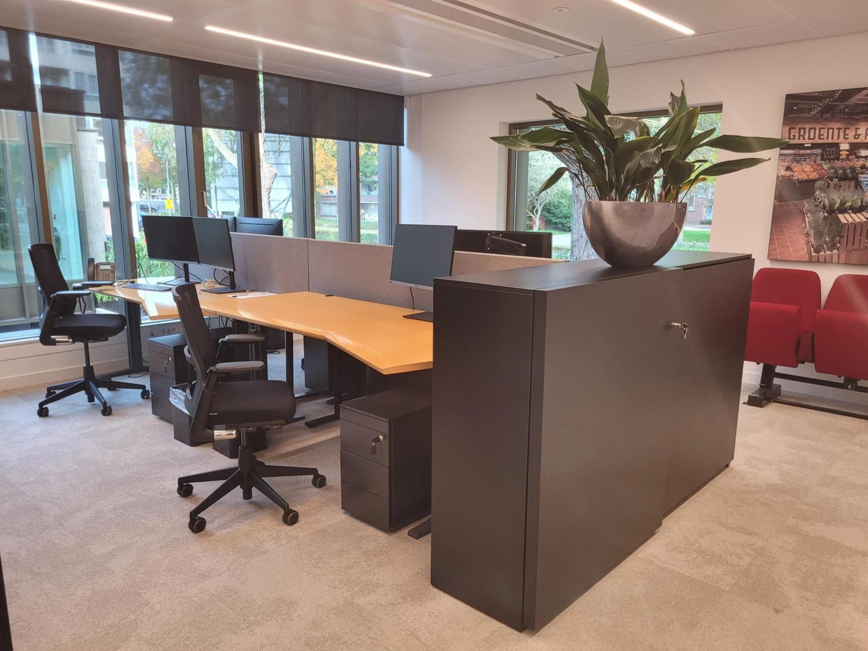 Akoestische bureaudivider - rondom gestoffeerd