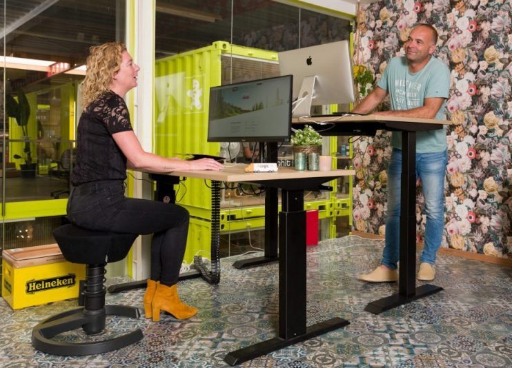 De Nederlandse en Europese norm voor bureaus en bureaustoelen