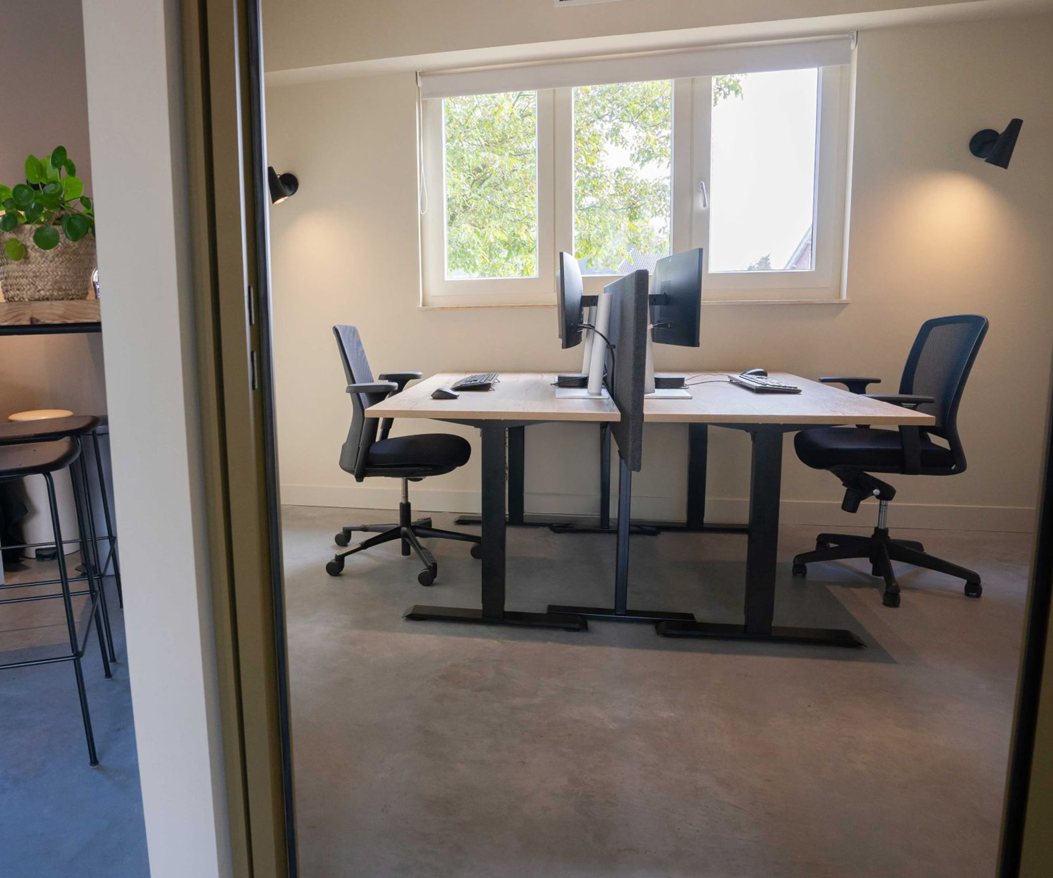 Akoestische bureaudivider - rondom gestoffeerd